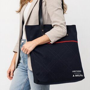 Looptworks Delta Navy and Red Travel Tote